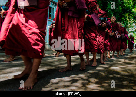 Mahagandayon Monastery, Amarapura, Myanmar, South East Asia. Monks in a row for the ritual of lunch. Stock Photo