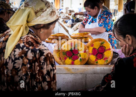 Samarkand, Uzbekistan, Central Asia. Traditional Uzbek bread in grocery market. Stock Photo