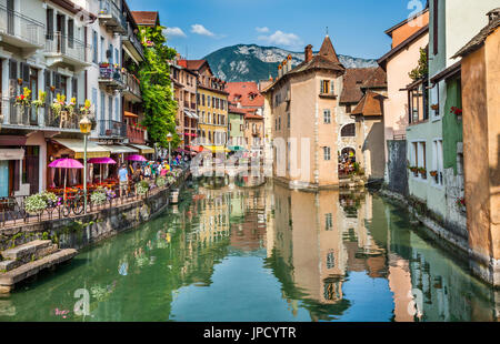 France, Haute-Savoie department, Old town of Annecy at Le Thiou Canal and Quai de I'ile Stock Photo