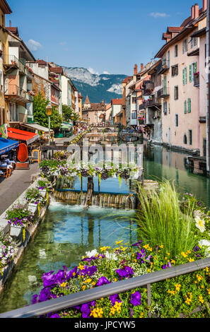 France, Haute-Savoie department, Old town of Annecy at Le Thiou Canal and Quai de I'ile Stock Photo