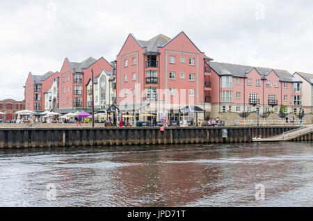 Shops and restaurants on The Quay on the bank of the River Exe in Exeter, Devon Stock Photo
