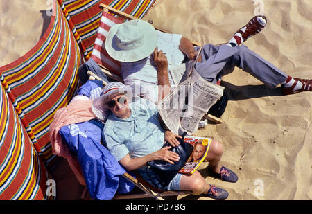 Elderly British seaside couple on the beach at Blackpool, Lancashire, England, UK Stock Photo