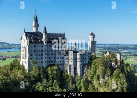 Neuschwanstein Castle (Schloss Neuschwanstein), the fairytale palace built by King Ludwig II of Bavaria, Hohenschwangau, Germany Stock Photo