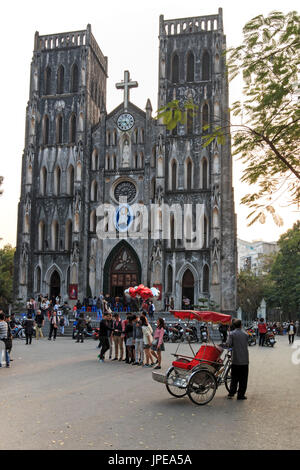 Tourists and local people walking in front of Saint Joseph Cathedral, the most important church of Hanoi Stock Photo