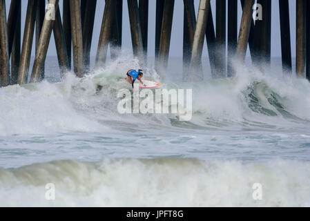 Huntington Beach, USA. 01 August, 2017. Carissa Moore (USA-Hawaii) competes in the early rounds of the Women's 2017 VANS US Open of Surfing, on Tuesday, 01 August, 2017. Credit: Benjamin Ginsberg/Alamy Live News. Stock Photo