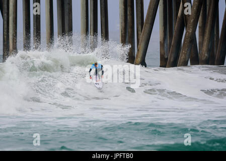 Huntington Beach, USA. 01 August, 2017. World Championship Tour surfers compete in the early rounds of the Women's 2017 VANS US Open of Surfing, on Tuesday, 01 August, 2017. Credit: Benjamin Ginsberg/Alamy Live News. Stock Photo