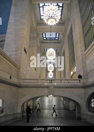New York, USA. 26th July, 2017. The so-called whispering gallery inside Grand Central Terminal train station in New York, USA, 26 July 2017. The station is located in a sea of skyscrapers. A new high-rise construction directly adjacent to the historical station now threatens to completely eclipse the building. Enthusiasts are fighting to protect the station from development. Photo: Johannes Schmitt-Tegge/dpa/Alamy Live News Stock Photo