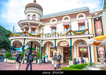 CHIBA, JAPAN: Tourists enjoying their time at Main Street U.S.A. of Tokyo Disneyland Stock Photo