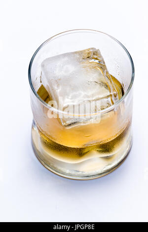 https://l450v.alamy.com/450v/jpgp8e/blended-scotch-whiskey-served-in-a-short-glass-with-a-large-ice-cube-jpgp8e.jpg