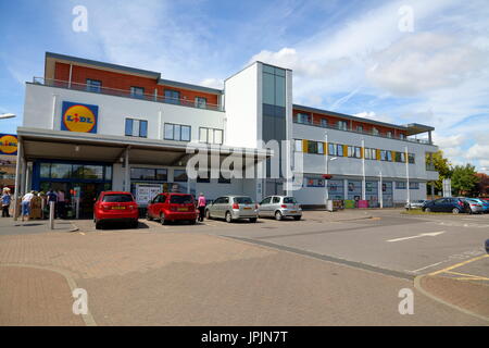 The ever poipular Woodley LIDL shop with ample parking and a good stock of all things necessary to live well in the heart of the local small town. Stock Photo