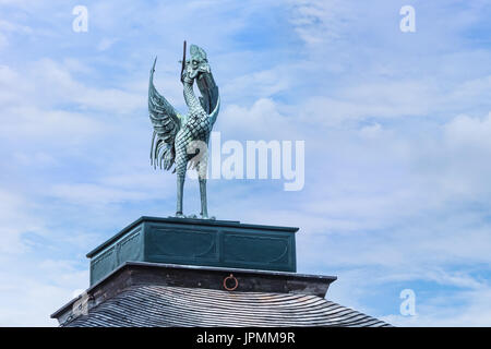 phoenix-ornament-on-the-top-of phoenix-ornament-on-the-top-of