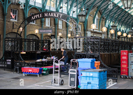 apple Market in Covent Garden London Stock Photo