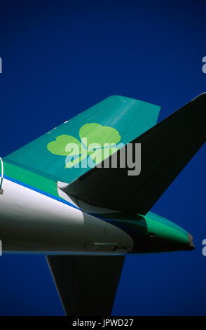 tail-fin and horizontal-stabiliser of an Aer Lingus Airbus A321-200 on final-approach Stock Photo