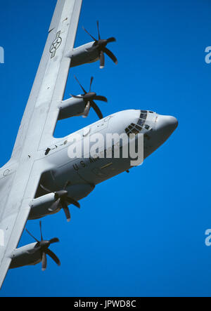 USA - Maryland Air National Guard ANG Air Force USAF Lockheed Martin C-130J Hercules in the flying-display at the 1999 Paris-Airshow Stock Photo