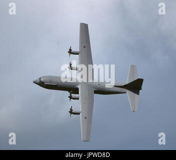 Lockheed Martin C-130J Hercules in a steep turn on a grey-cloudy-day at the 1998 Farnborough-Airshow Stock Photo