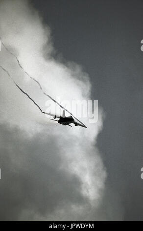 Royal AirForce RAF Panavia Tornado ADV F-3 in the flying-display at the 1998 Farnborough Air Show with condensation trails from the wingtips during a  Stock Photo