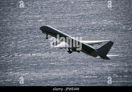 boeing-757-200-climbing-out-