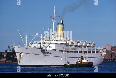 AJAXNETPHOTO. JULY, 1976. STOCKHOLM, SWEDEN. - CRUISE SHIP IN PORT - COSTA LINES FEDERICO C PREPARING TO DEPART THE HARBOUR. SHIP LATER SANK IN DEC 2000 OFF EAST COAST OF THE USA. PHOTO:JONATHAN EASTLAND/AJAX REF:603082 24 Stock Photo