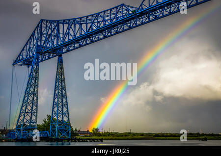 The Tees Transporter Bridge Was Built Between 1910 And 1911 And Carries A Traveling 'gondola', Suspended From The Bridge, Across The River Tees In ... Stock Photo