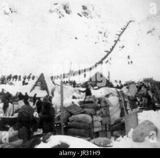 Bound for the Klondike Gold Fields, Chilcoot Pass, Alaska. The Klondike Gold Rush was a migration by an estimated 100,000 prospectors to the Klondike region of the Yukon between 1896-99. Gold was discovered by local miners on August 16, 1896 and, when news reached Seattle and San Francisco, it triggered a stampede of would-be prospectors. To reach the gold fields most took the route through the ports of Dyea and Skagway in Alaska. Here, the Klondikers could follow either the Chilkoot or the White Pass trails to the Yukon River and sail down to the Klondike. Each of them was required to bring a Stock Photo