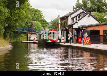 The old wharf in Llangollen now converted to tea rooms and the terminus for horse drawn narrow boat cruises Stock Photo