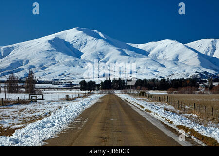 Gravel unpaved road Stock Photo - Alamy