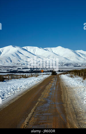 Gravel unpaved road Stock Photo - Alamy