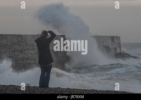 Newhaven, East Sussex, UK. 3rd Aug, 2017. Wind gusting over 40mph whips up the waves on the South Coast. Stock Photo