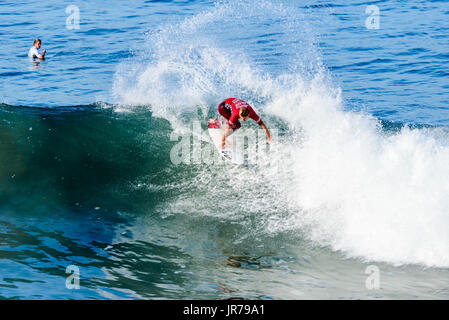 Huntington Beach, USA. 03 August, 2017. Jesse Mendes (BRA) advances through his round 2 heat at the 2017 VANS US Open of Surfing. Credit: Benjamin Ginsberg/Alamy Live News. Stock Photo