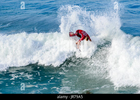 Huntington Beach, USA. 03 August, 2017. Surfers compete at the 2017 VANS US Open of Surfing. Credit: Benjamin Ginsberg/Alamy Live News. Stock Photo