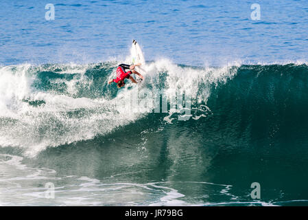 Huntington Beach, USA. 03 August, 2017. Surfer Frederico Morals (PRT) carves a vertical turn at the 2017 VANS US Open of Surfing. Credit: Benjamin Ginsberg/Alamy Live News. Stock Photo