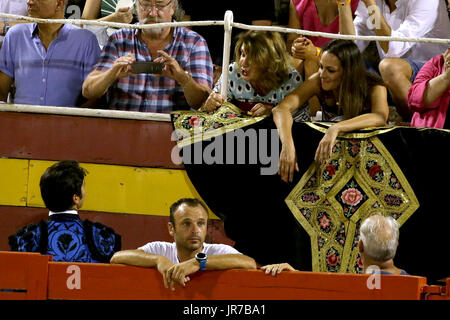 El torero Cayetano Rivera y Eva Gonzalez during a night bullfight in Palma de Mallorca.  08/08/2017 Stock Photo