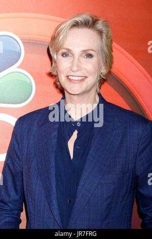 Beverly Hills, CA. 3rd Aug, 2017. Jane Lynch at arrivals for TCA Summer Press Tour: NBC Universal, The Beverly Hilton Hotel, Beverly Hills, CA August 3, 2017. Credit: Priscilla Grant/Everett Collection/Alamy Live News Stock Photo