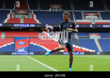 POV : I'm a Paris Saint-Germain player… on #FC24 launch day 