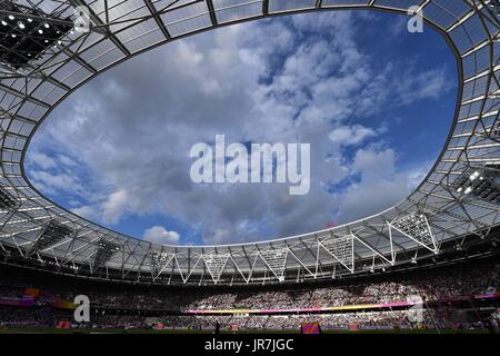 Stratford, UK. 4th Aug, 2017. The stadium is looking great in the sunshine. IAAF World athletics championships. London Olympic stadium. Queen Elizabeth Olympic park. Stratford. London. UK. 04/08/2017. Credit: Sport In Pictures/Alamy Live News Stock Photo