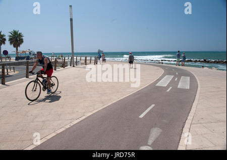 Cycle path running along the coastline, Palma de Mallorca, Majorca, Spain Stock Photo