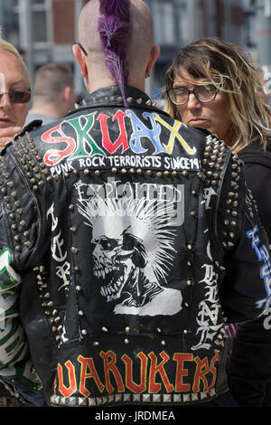 Battle jacket  Punk fashion diy, Punk outfits, Battle jacket