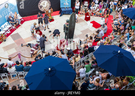 Huntington Beach, USA. 04 August, 2017. Crowds watch on as Mick Fanning (AUS) cements his legacy into the Surfing Hall of Fame in front of Huntington Surf and Sport on Main Street, Huntington Beach, CA. Credit: Benjamin Ginsberg/Alamy Live News. Stock Photo