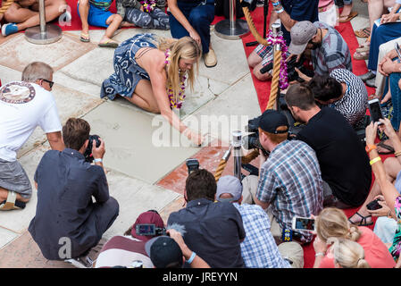 Huntington Beach, USA. 04 August, 2017. Surfing Hall of Fame induction ceremony of Bethany Hamilton (USA-Hawaii) in front of Huntington Surf and Sport on Main Street, Huntington Beach, CA. Credit: Benjamin Ginsberg/Alamy Live News. Stock Photo