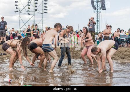 Wroclaw, Poland. 4th Aug, 2017. Woodstock Festival is the largest music festival in Poland. Every year Kostrzyn attracts about 200 thousand people to play with the password love, friendship and music. Kostrzyn, Poland. Credit: Krzysztof Kaniewski/ZUMA Wire/Alamy Live News Stock Photo
