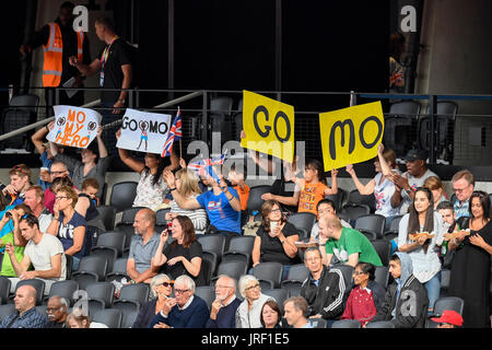 London, UK.  4 August 2017. Mo Farah supporters in the crowd at the London Stadium, in The IAAF World Championships London 2017, during day one's evening session.  Credit: Stephen Chung / Alamy Live News Stock Photo