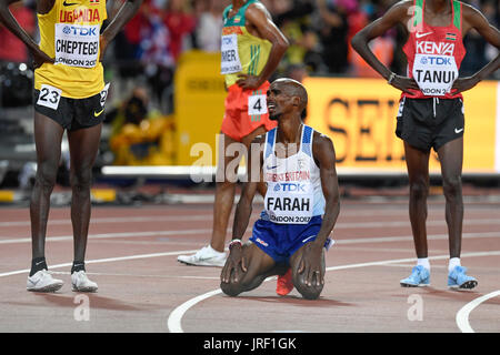 London, UK.  4 August 2017. Mo Farah celebrates after winning the 10,000m at the London Stadium, in The IAAF World Championships London 2017, during day one's evening session.  Credit: Stephen Chung / Alamy Live News Stock Photo