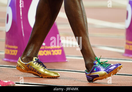 London, Great Britain. 04th Aug, 2017. Usain Bolt from Jamaica gets ready for the men's 100 meter qualifier at the 2017 London World Championships in Athletics at the Olympic Stadium in London, Great Britain, 04 August 2017. The inscription 'Fastest' is written on his shoes. Photo: Rainer Jensen/dpa/Alamy Live News Stock Photo