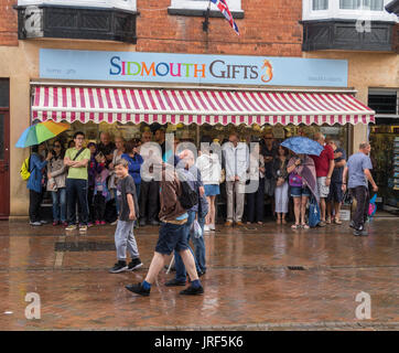 Sidmouth 5th Aug 17 Mixed weather in Devon, glorious sunshine in Sidmouth, but occasional downpours too. Credit: South West Photos / Alamy Live News Stock Photo