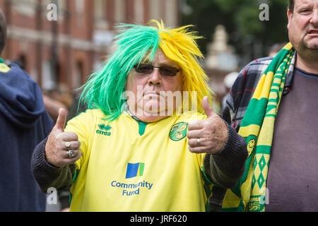 London, UK. 5th Aug, 2017. Football fans arriving on the opening day of the Sky Bet championships between Fulham FC and Norwich FC nicknamed the canaries at Craven Cottage in West London Credit: amer ghazzal/Alamy Live News Stock Photo