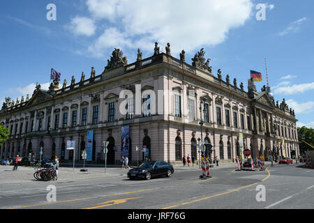 Berlin, Germany. 17th July, 2017. The sun is shining on the German Historical Museum in Berlin, Germany, 17 July 2017. Photo: Jens Kalaene/dpa-Zentralbild/ZB/dpa/Alamy Live News Stock Photo