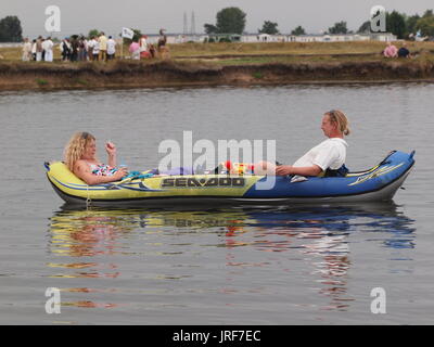 Sheerness, Kent, UK. 05 Aug, 2017. UK Weather: a sunny morning on Barton's Point lake. A woman and a man in an inflatable kayak. Credit: James Bell/Alamy Live News Stock Photo