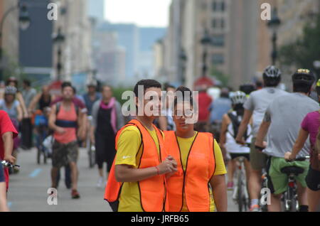 New York, USA. 05th Aug, 2017. Manhattan, New York, August 5th, 2017. Bicyclists, joggers and walkers enjoy Car Free Streets on Park Ave as part of New York City's Summer Streets. Credit: Ryan Rahman/Alamy Live News Stock Photo