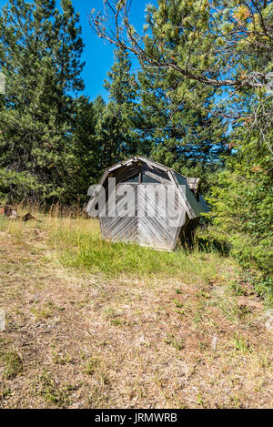 Old shed at Marshall Lake in the Colville National Forest. Newport, Washington. Stock Photo