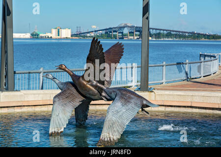 Louisiana, Calcasieu Parish, Lake Charles, Lakefront Promenade, Louisiana Landing Fountain, bronze geese sculpture by Swedish artist Kent Ullberg Stock Photo